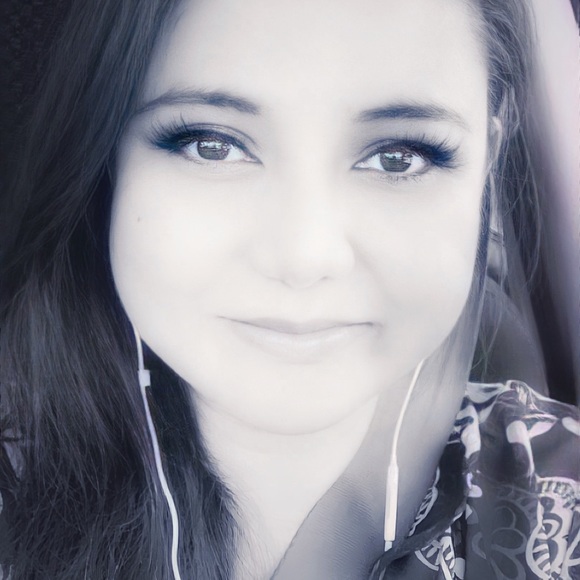 Meet your Posher, Maria Celeste. - Picture 7 of 8